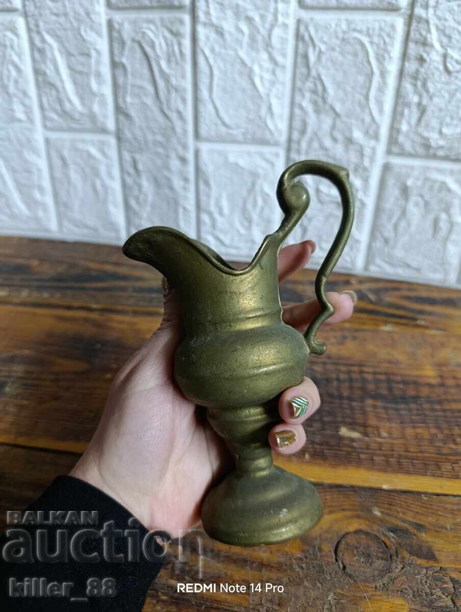 Δημοπρασία Χοντρό χάλκινο κανάτι Δημοπρασία Χοντρό χάλκινο κανάτι