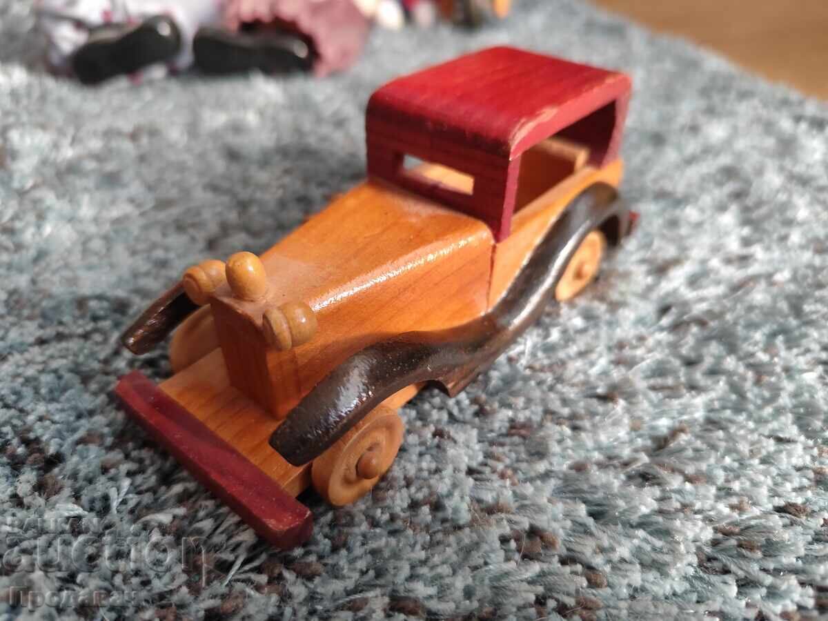 Mașină din lemn pentru decorațiuni