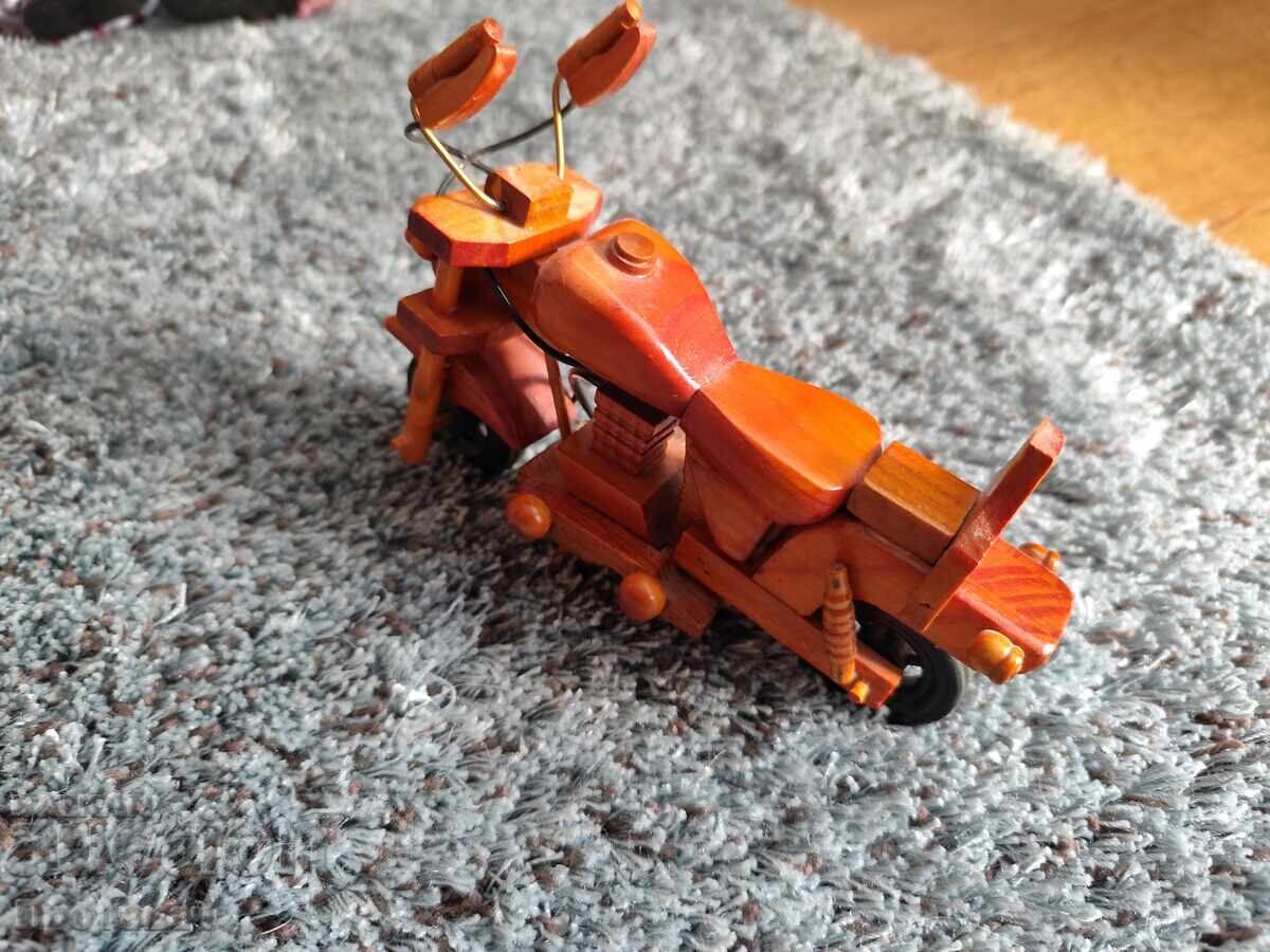 Motocicletă din lemn pentru decorațiuni cu preț € 6.00 | 11.73 BGN Motocicletă din lemn pentru decorațiuni cu preț € 6.00 | 11.73 BGN