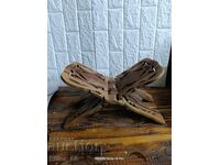 Дървена поставка за книги