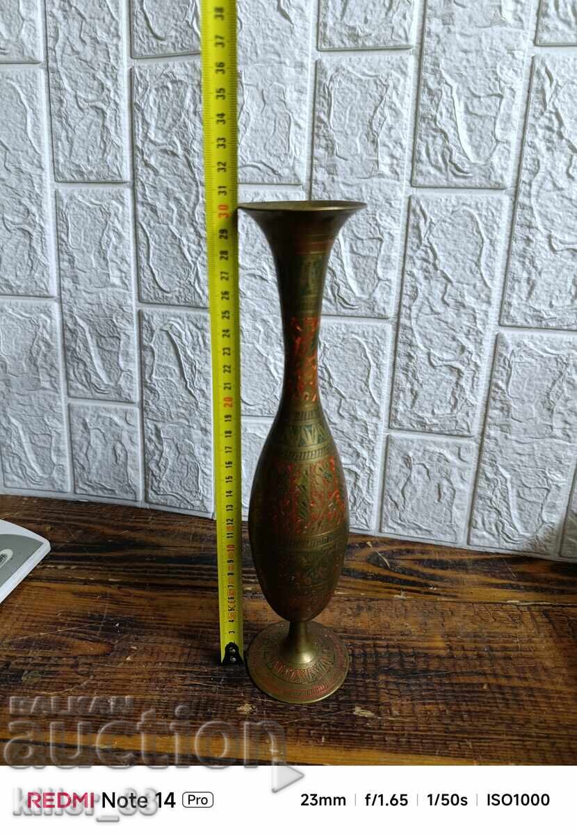 Бронзова ваза с цена € 25.00 | 48.90 лв.