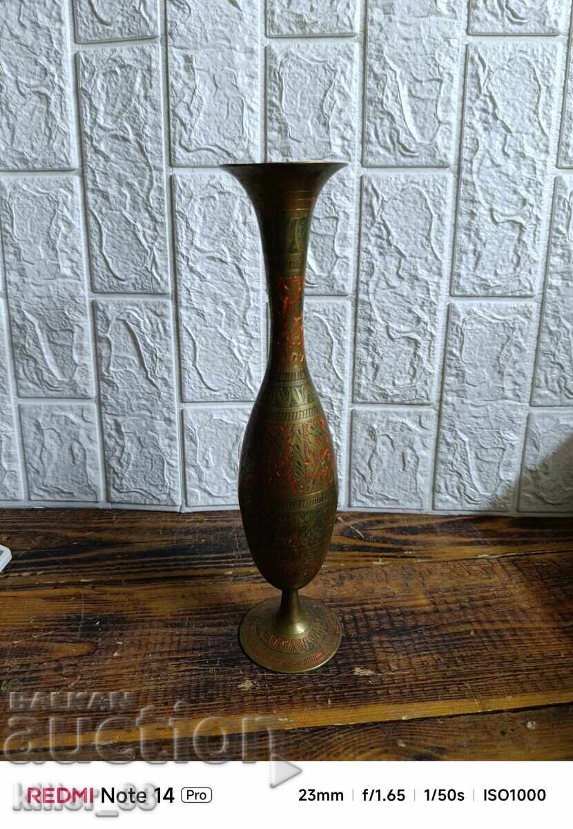 Бронзова ваза
