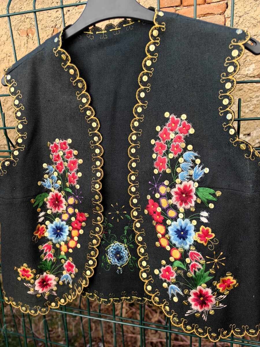 ЕЛЕК ЕЛЕЧЕ НОСИЯ БОГАТА БРОДЕРИЯ с цена € 25.00 | 48.90 лв. ЕЛЕК ЕЛЕЧЕ НОСИЯ БОГАТА БРОДЕРИЯ с цена € 25.00 | 48.90 лв.