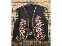 ЕЛЕК ЕЛЕЧЕ НОСИЯ БОГАТА БРОДЕРИЯ