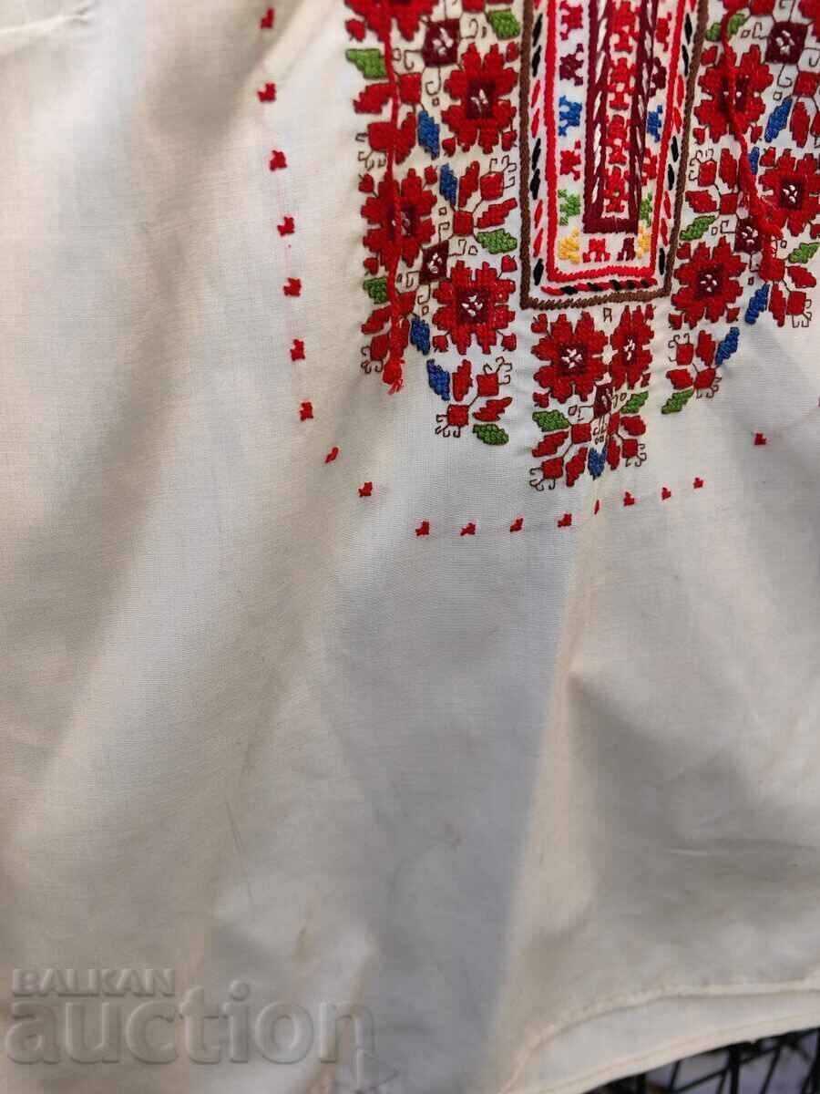 Γυναικεία παραδοσιακή πουκαμίσα με πλούσια κεντήματα - 7