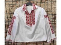 ЖЕНСКА РИЗА НОСИЯ БОГАТА БРОДЕРИЯ