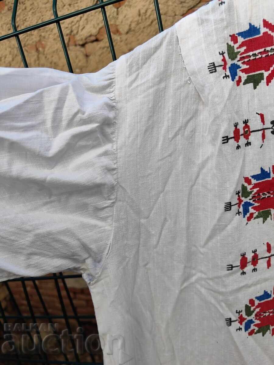 Livrarea CĂMAȘĂ PORT POPULAR, BRODERIA ESTE IMPRIMATĂ, STRÂMTĂ ÎN ANUMITE LOCURI Livrarea CĂMAȘĂ PORT POPULAR, BRODERIA ESTE IMPRIMATĂ, STRÂMTĂ ÎN ANUMITE LOCURI