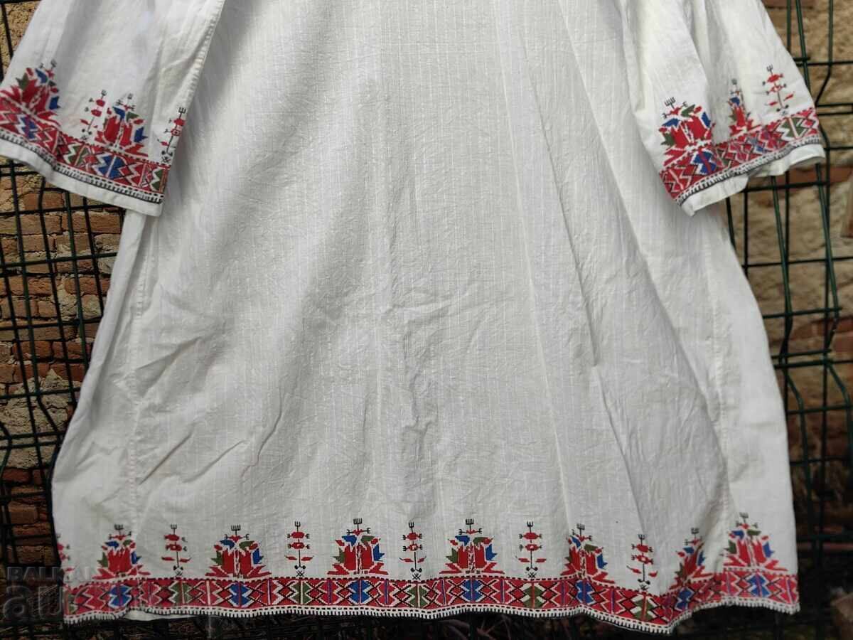 CĂMAȘĂ PORT POPULAR, BRODERIILE SUNT IMPRIMATE cu preț € 19.00 | 37.16 BGN CĂMAȘĂ PORT POPULAR, BRODERIILE SUNT IMPRIMATE cu preț € 19.00 | 37.16 BGN