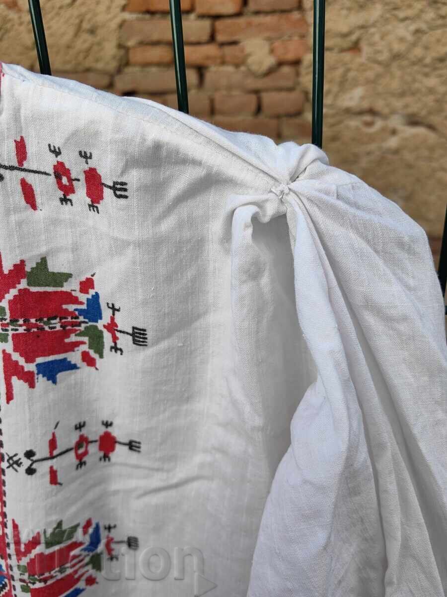 CĂMAȘĂ PORT POPULAR, BRODERIA ESTE IMPRIMATĂ, STRÂMTĂ ÎN ANUMITE LOCURI cu preț € 12.00 | 23.47 BGN CĂMAȘĂ PORT POPULAR, BRODERIA ESTE IMPRIMATĂ, STRÂMTĂ ÎN ANUMITE LOCURI cu preț € 12.00 | 23.47 BGN