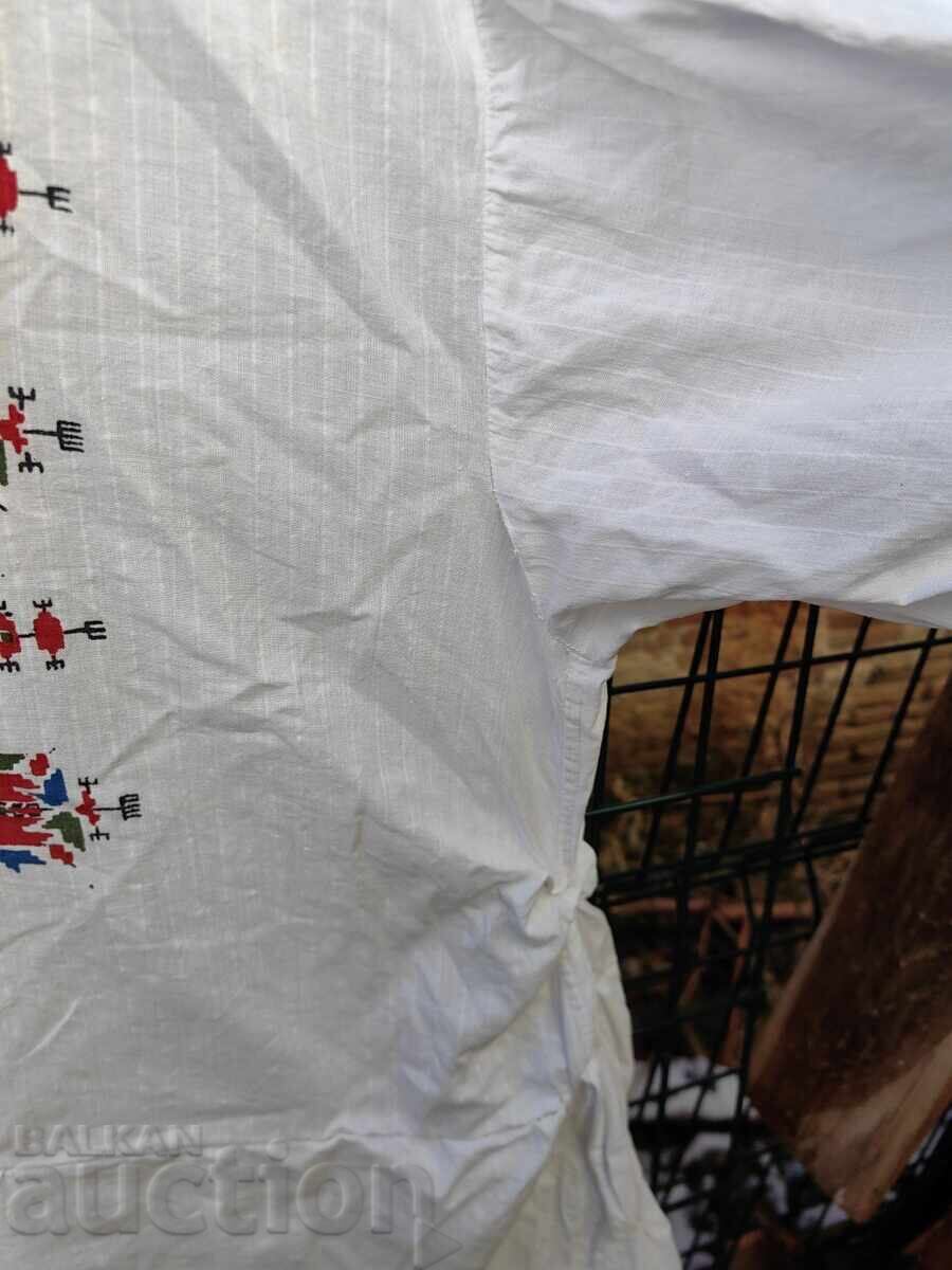 Livrarea CĂMAȘĂ PORT POPULAR, BRODERIA ESTE IMPRIMATĂ, STRÂMTĂ ÎN ANUMITE LOCURI Livrarea CĂMAȘĂ PORT POPULAR, BRODERIA ESTE IMPRIMATĂ, STRÂMTĂ ÎN ANUMITE LOCURI