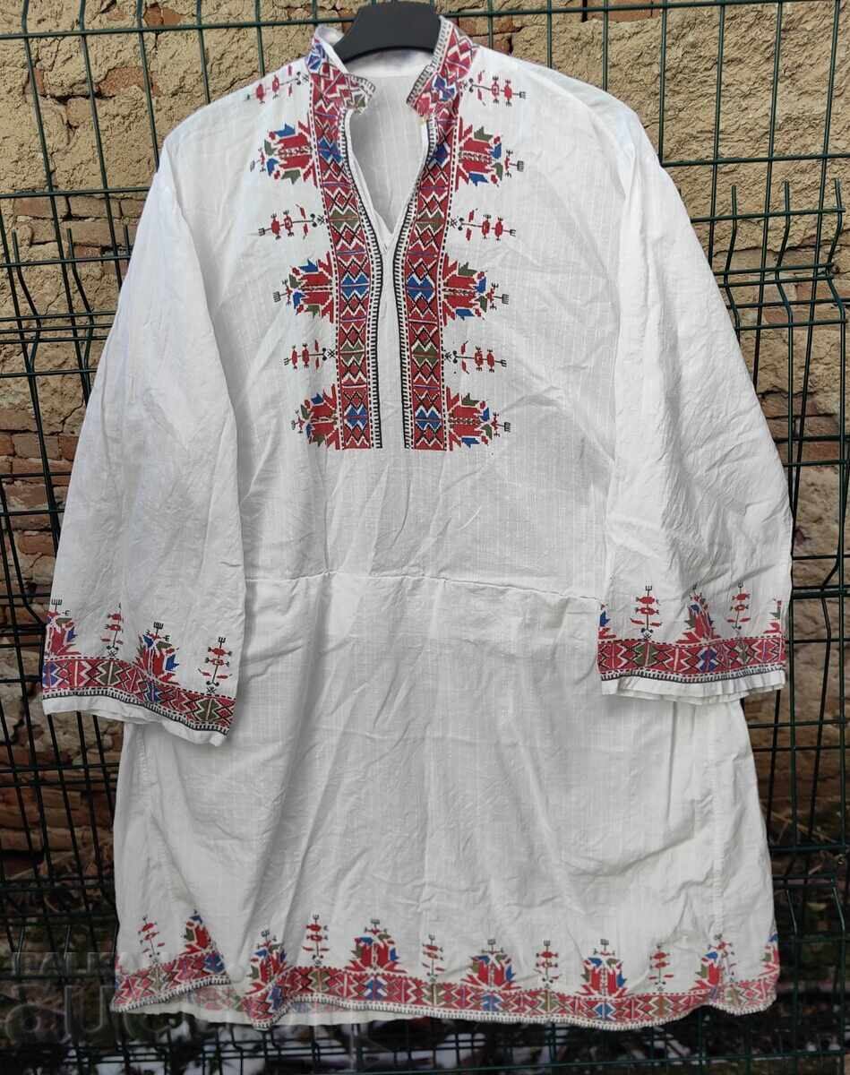 CĂMAȘĂ PORT POPULAR, BRODERIA ESTE IMPRIMATĂ, STRÂMTĂ ÎN ANUMITE LOCURI CĂMAȘĂ PORT POPULAR, BRODERIA ESTE IMPRIMATĂ, STRÂMTĂ ÎN ANUMITE LOCURI