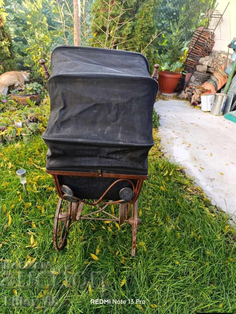 Vintage количка за кукли с цена € 85.00 | 166.25 лв. Vintage количка за кукли с цена € 85.00 | 166.25 лв.