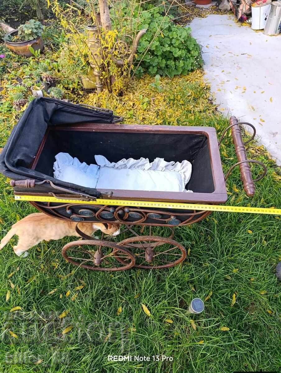 Доставка на Vintage количка за кукли Доставка на Vintage количка за кукли