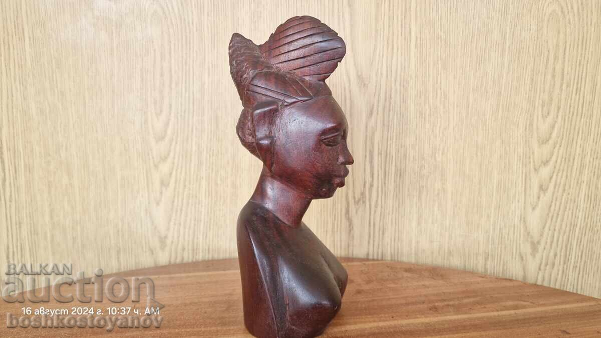 Африканска статуетка с цена € 20.00 | 39.12 лв. Африканска статуетка с цена € 20.00 | 39.12 лв.