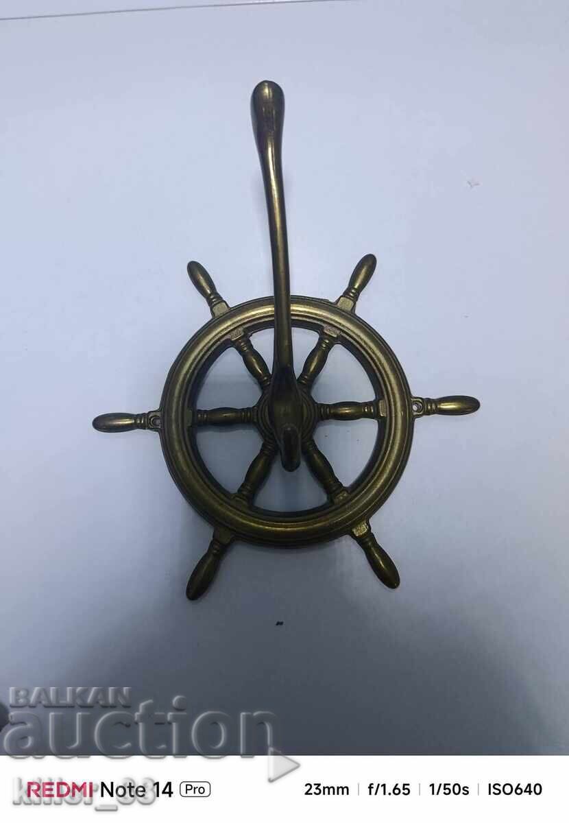 Umeraș vintage din bronz în formă de volan