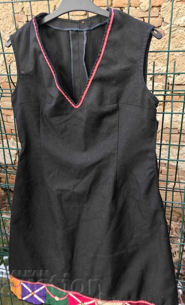 ROCHIE DE FEMEI PENTRU COSTUM POPULAR FĂRĂ GĂURI DE MOLII cu preț € 20.00 | 39.12 BGN ROCHIE DE FEMEI PENTRU COSTUM POPULAR FĂRĂ GĂURI DE MOLII cu preț € 20.00 | 39.12 BGN