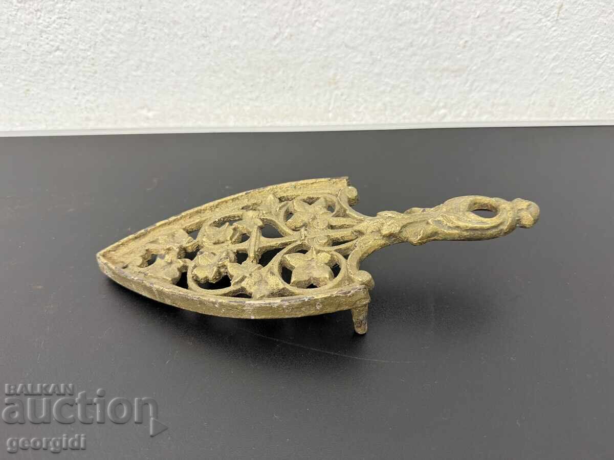 Доставка на Ажурна поставка за ютия от чугун. №7821