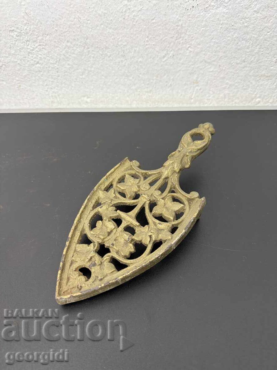 Ажурна поставка за ютия от чугун. №7821