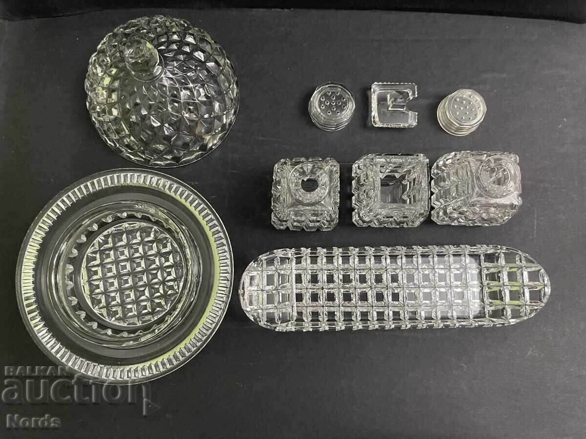 Auction Glass lot of salt shakers Auction Glass lot of salt shakers