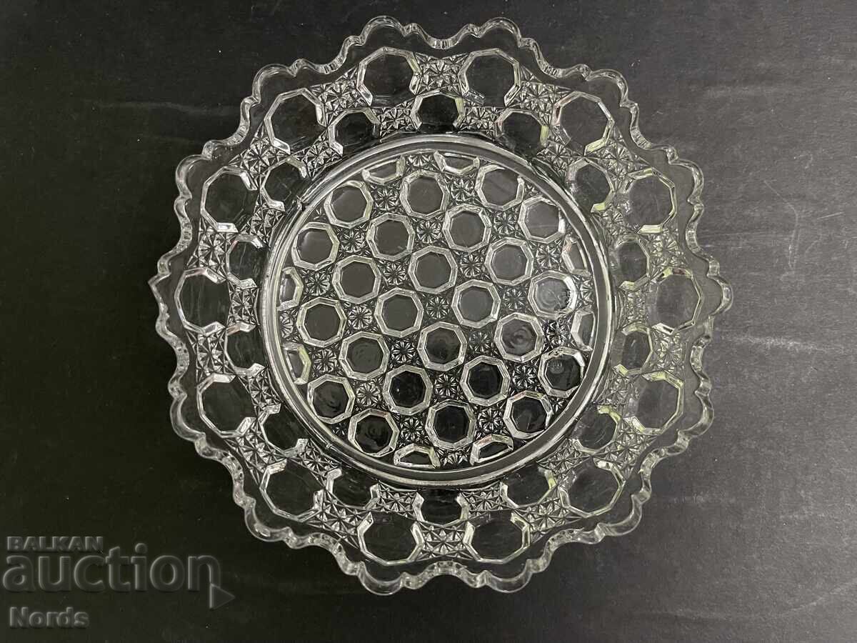 Красива кристална чинийка за ядки