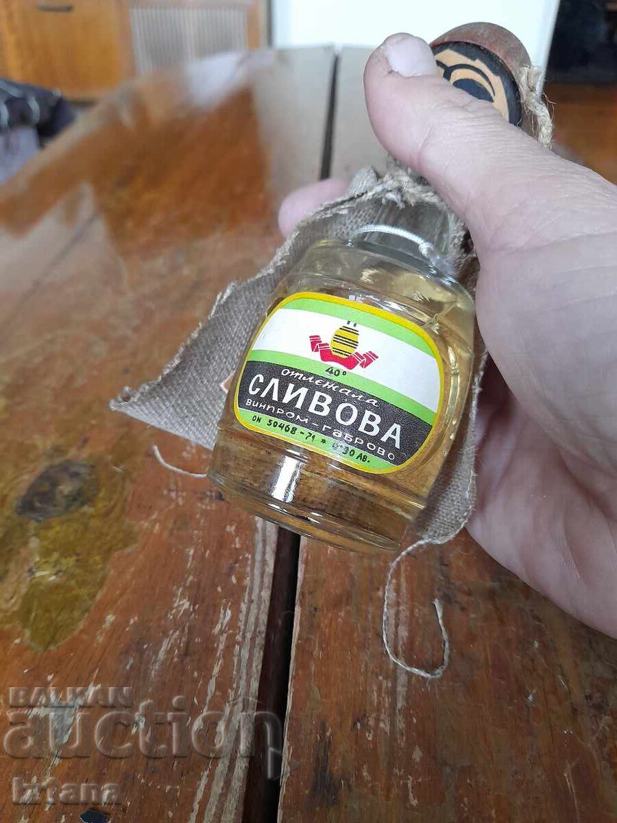 Παλιό μπουκάλι Παλαίωσε Δαμάσκηνο με τιμή € 33.00 | 64.54 BGN