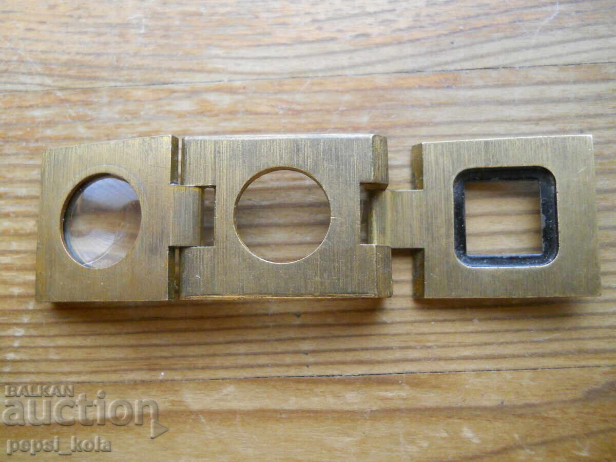 Delivery of Antique folding magnifying glass