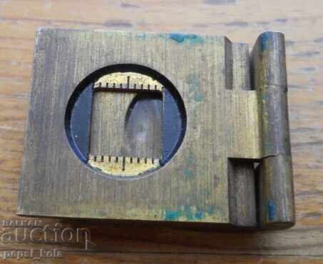 Старинна сгъваема лупа "Zangs" с цена € 25.00 | 48.90 лв. Старинна сгъваема лупа "Zangs" с цена € 25.00 | 48.90 лв.