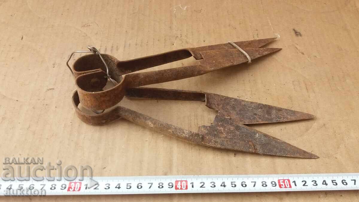 OLD SHEEP SHEARS - WROUGHT IRON OLD SHEEP SHEARS - WROUGHT IRON