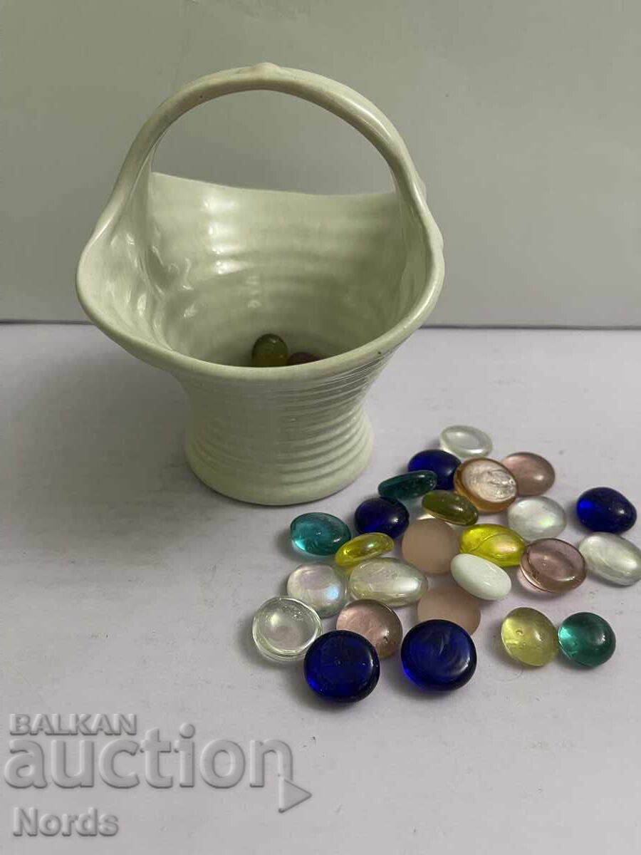 Порцеланова кошничка с цена € 0.01 | 0.02 лв.