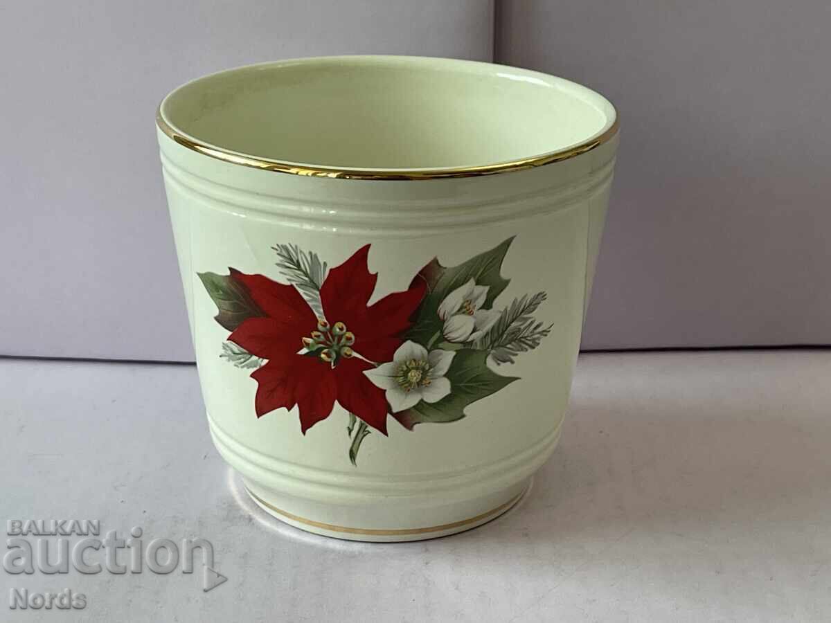 Порцеланова кашпа с цена € 0.01 | 0.02 лв. Порцеланова кашпа с цена € 0.01 | 0.02 лв.