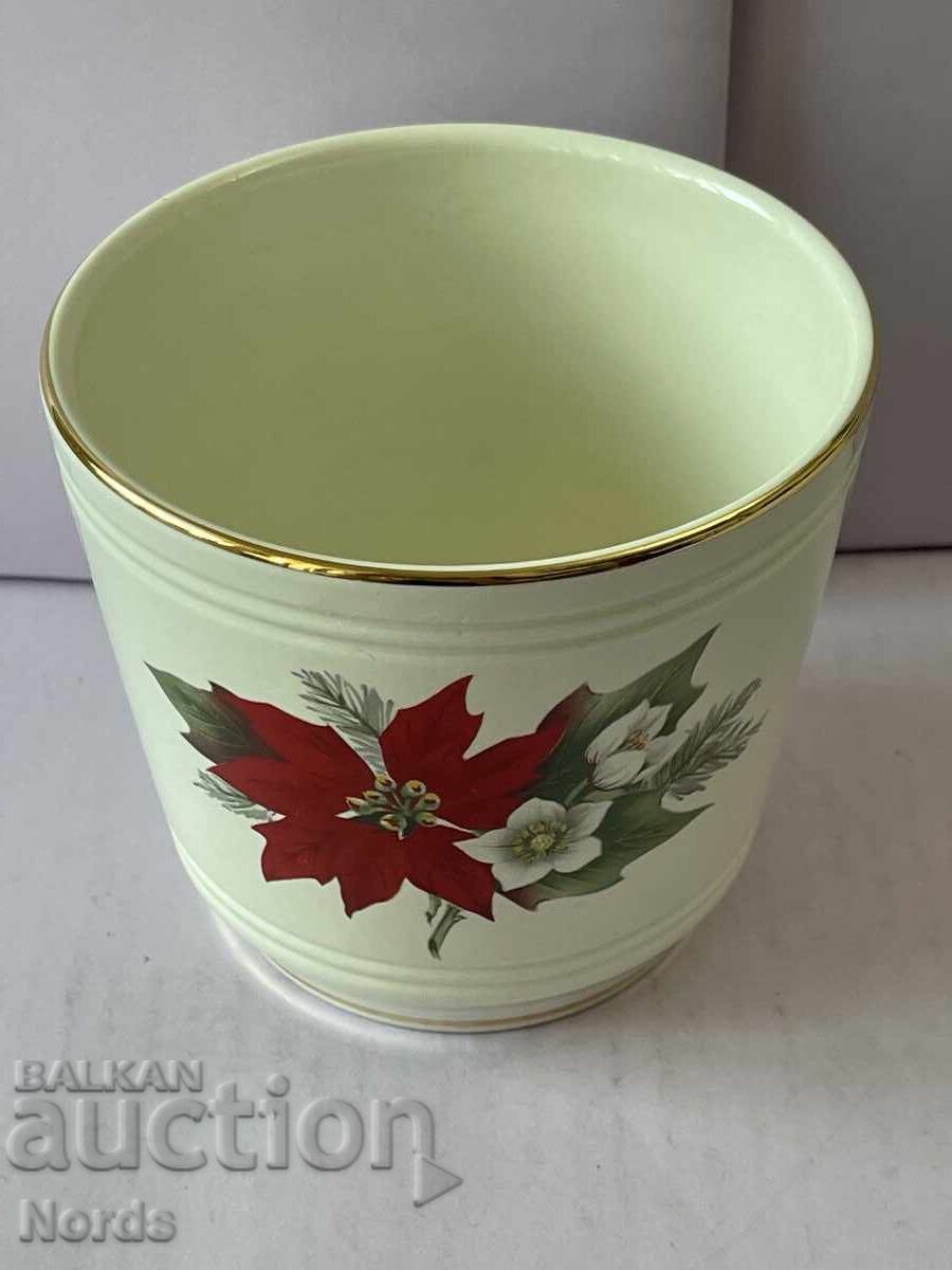 Аукцион Порцеланова кашпа Аукцион Порцеланова кашпа