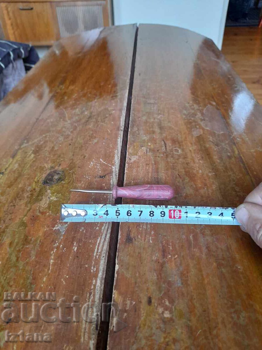 An old screwdriver with price € 6.00 | 11.73 BGN An old screwdriver with price € 6.00 | 11.73 BGN