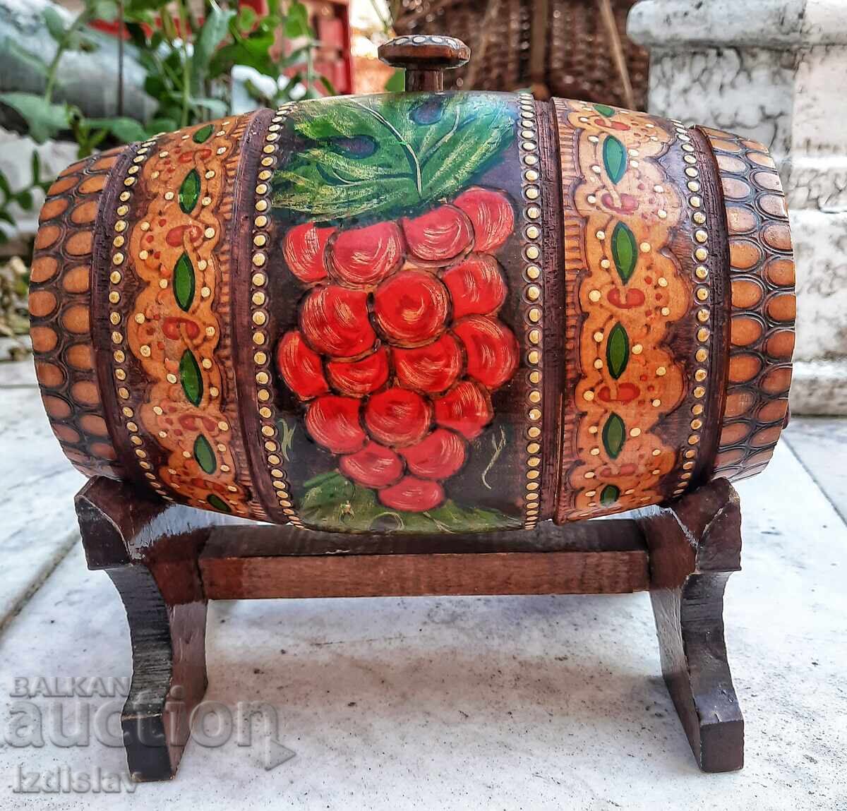 Δρύινο βαρέλι κρασιού, σουβενίρ από την εποχή του Σοσιαλισμού Δρύινο βαρέλι κρασιού, σουβενίρ από την εποχή του Σοσιαλισμού