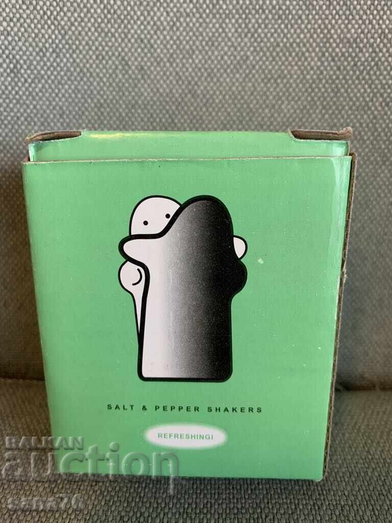 Παράδοση Σετ από νέες αναμνηστικές αλατιέρες