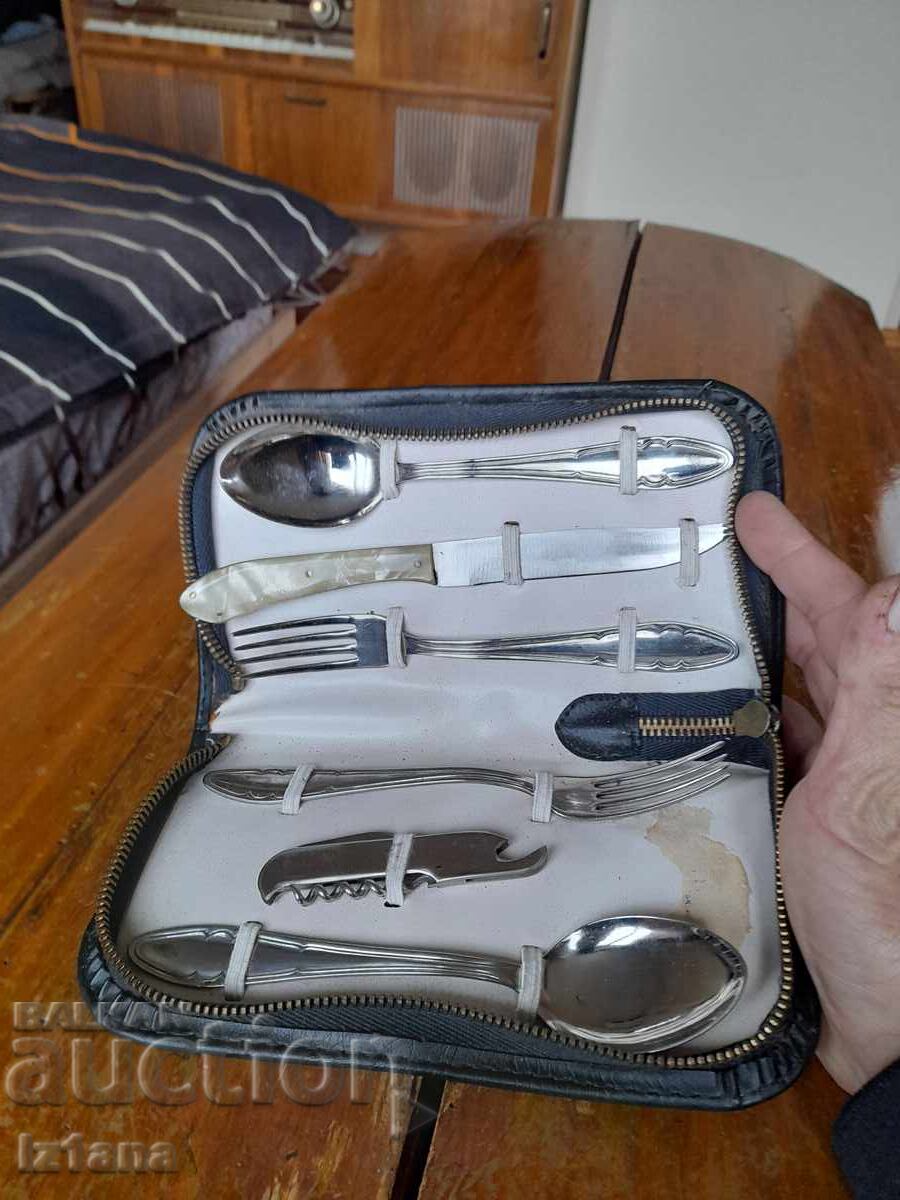 Livrarea Set vechi de tacâmuri turistice Bulgaria Livrarea Set vechi de tacâmuri turistice Bulgaria