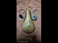 Veche butelie de alamă pentru praf de pușcă, recipient pentru praf de pușcă