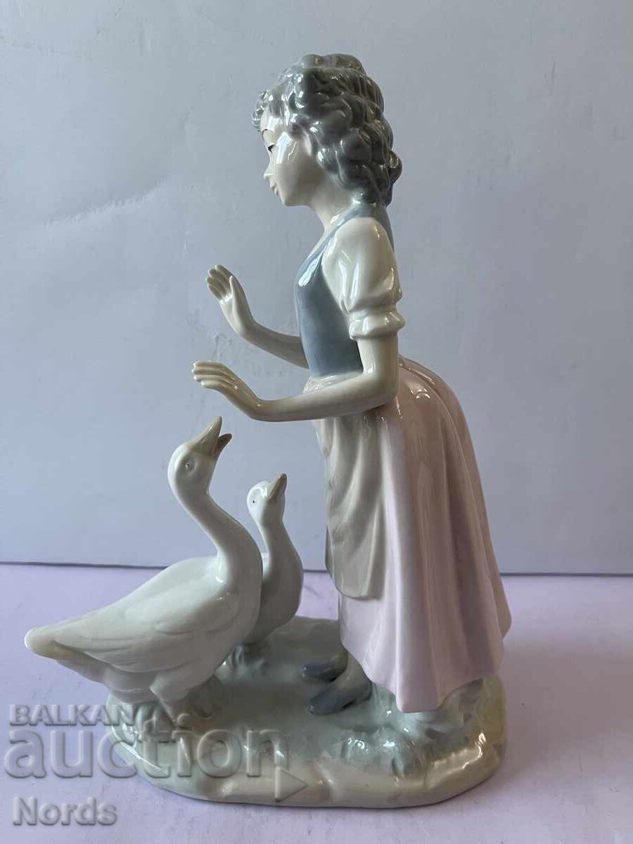 Ένα όμορφο πορσελάνινο ειδώλιο με τιμή € 0.01 | 0.02 BGN