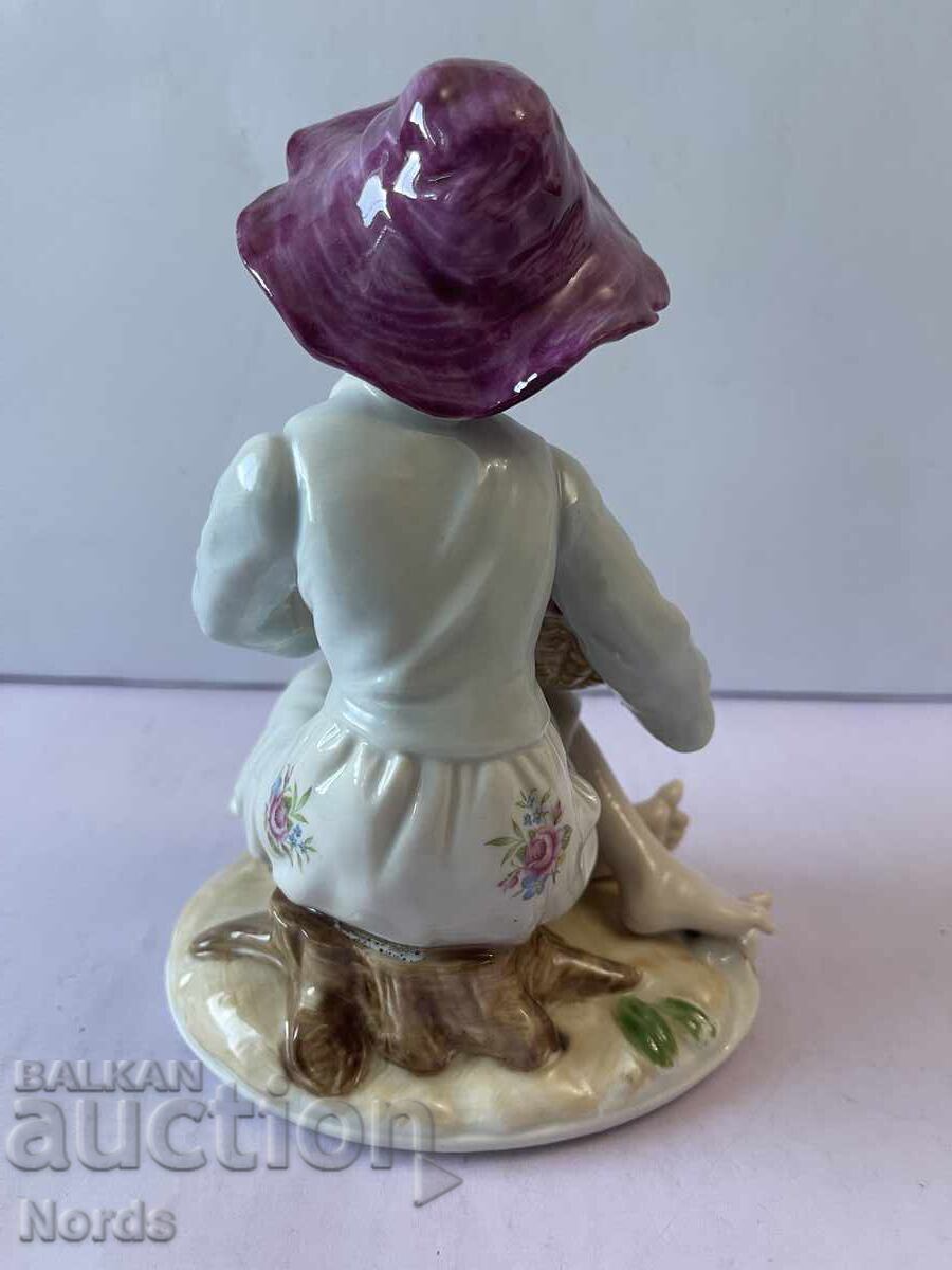 Δημοπρασία Ένα όμορφο πορσελάνινο ειδώλιο