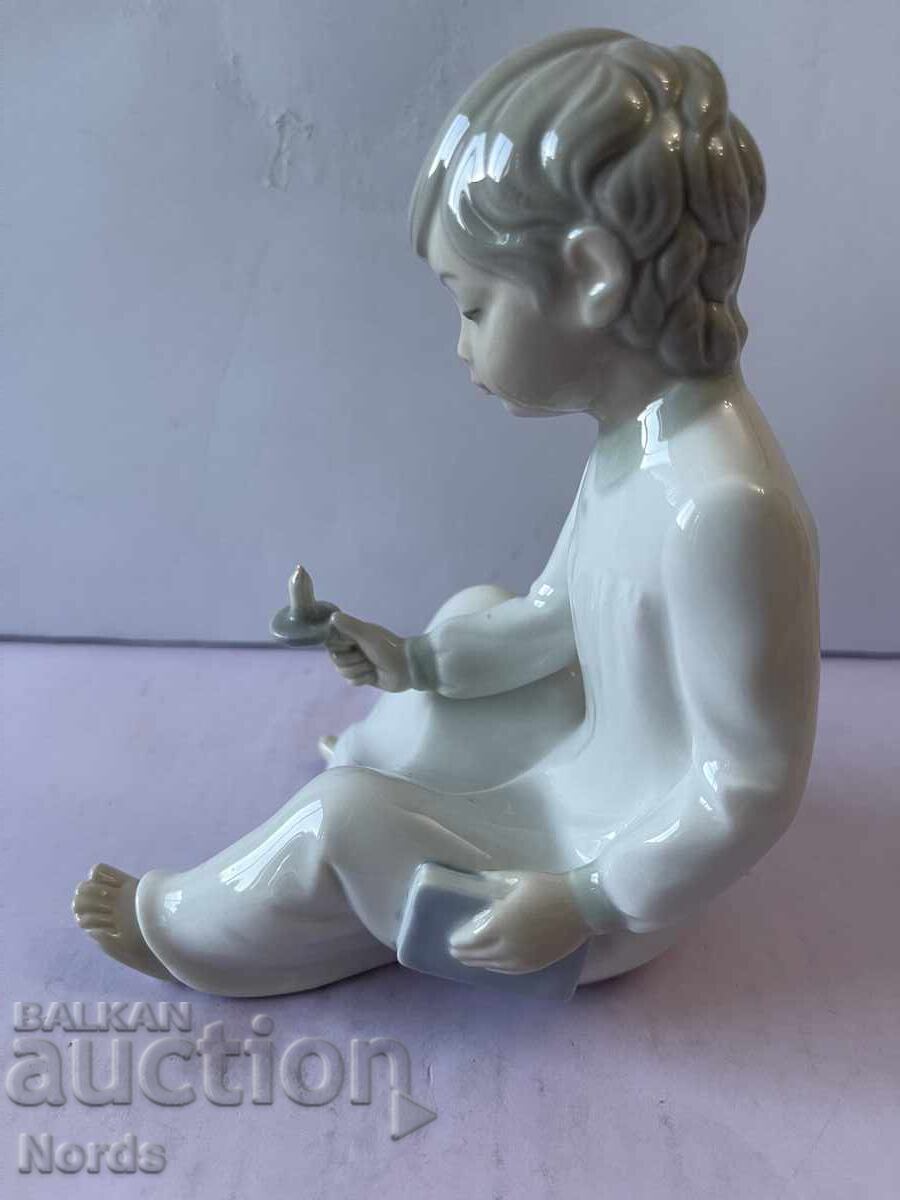 Frumoasă figurină spaniolă cu preț € 0.01 | 0.02 BGN Frumoasă figurină spaniolă cu preț € 0.01 | 0.02 BGN