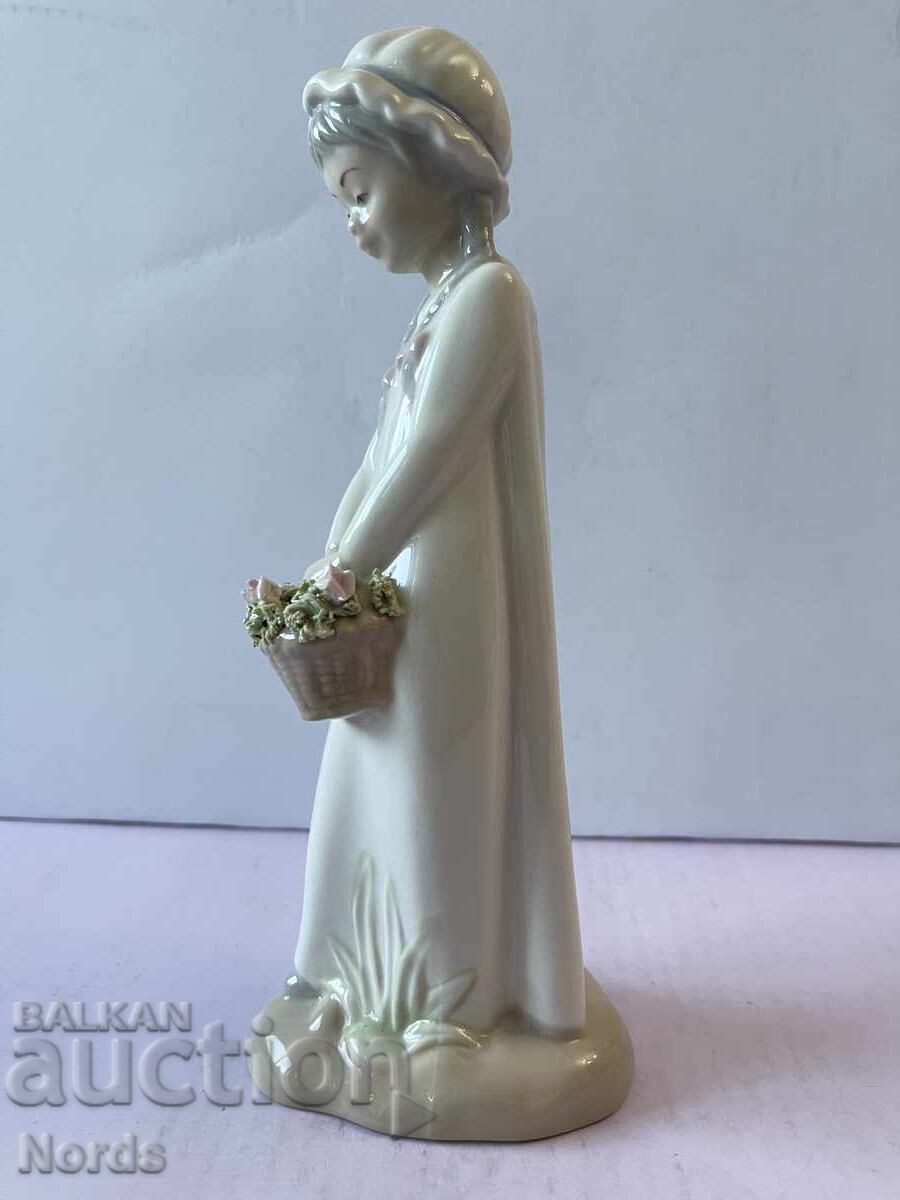 Όμορφη ισπανική φιγούρα με τιμή € 0.11 | 0.22 BGN Όμορφη ισπανική φιγούρα με τιμή € 0.11 | 0.22 BGN