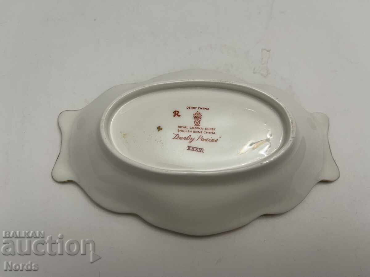 Аукцион Английска порцеланова чинийка