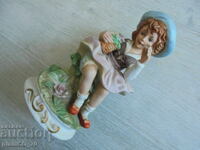 №*8429 Vintage πορσελάνινη φιγούρα – Κορίτσι με λουλούδια