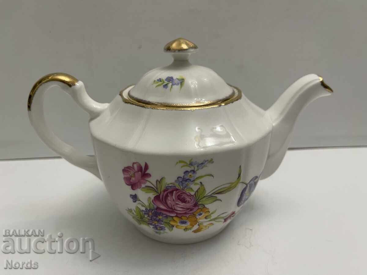 Английски порцеланов чайник с цена € 0.01 | 0.02 лв. Английски порцеланов чайник с цена € 0.01 | 0.02 лв.