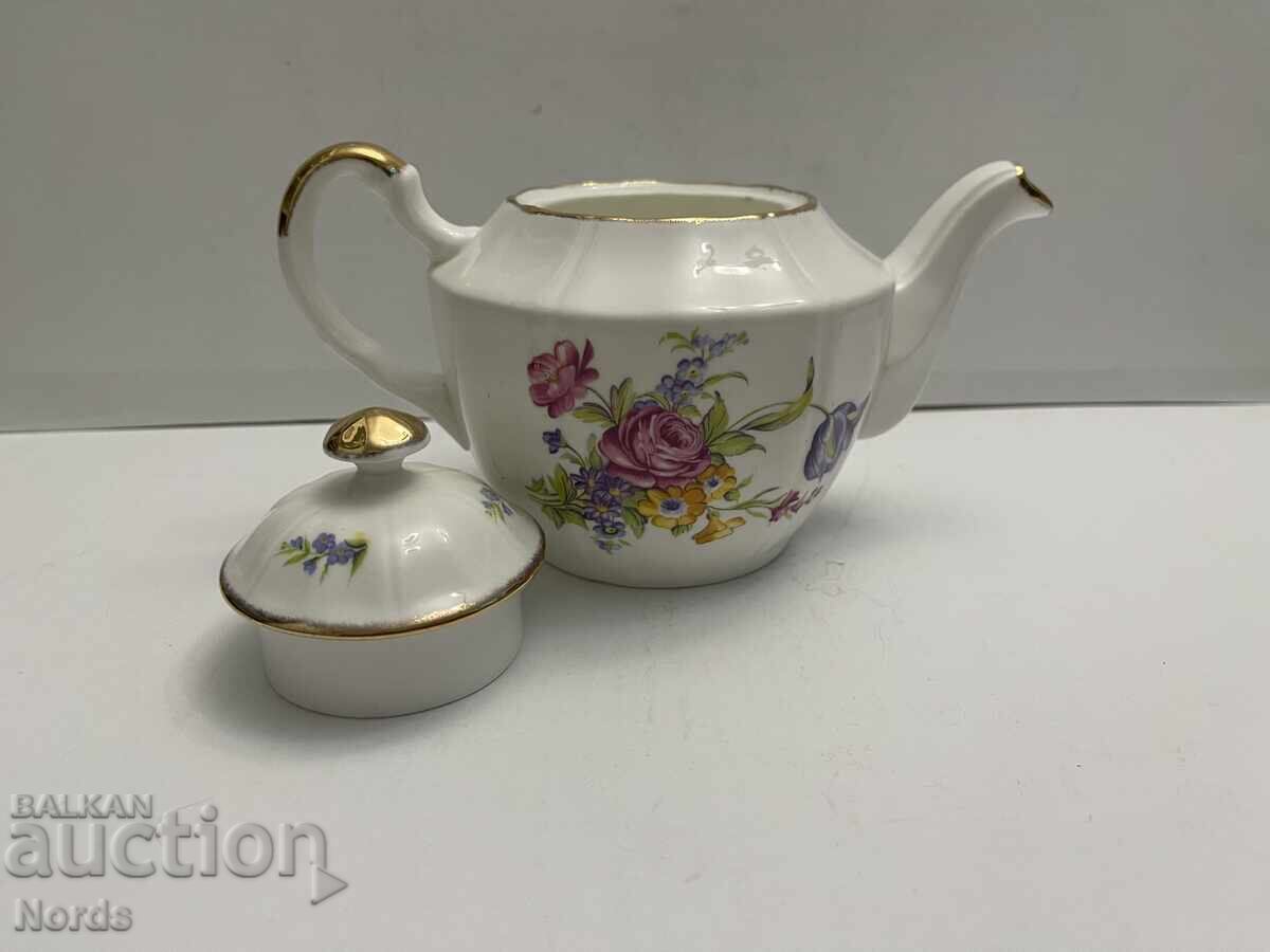 Аукцион Английски порцеланов чайник Аукцион Английски порцеланов чайник