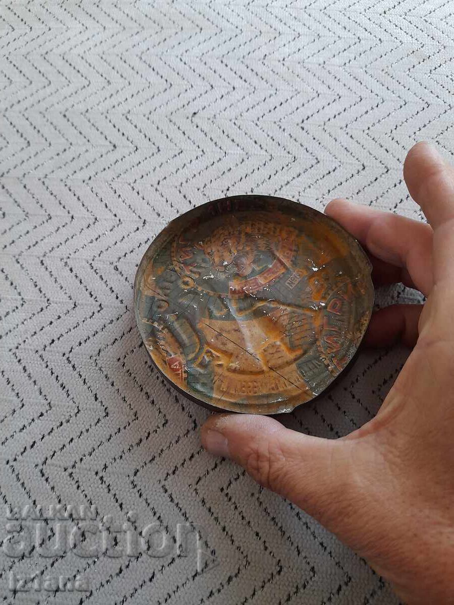 Δημοπρασία Παλιό καπάκι από κουτί Γυαλιστερό λάδι παρκέ