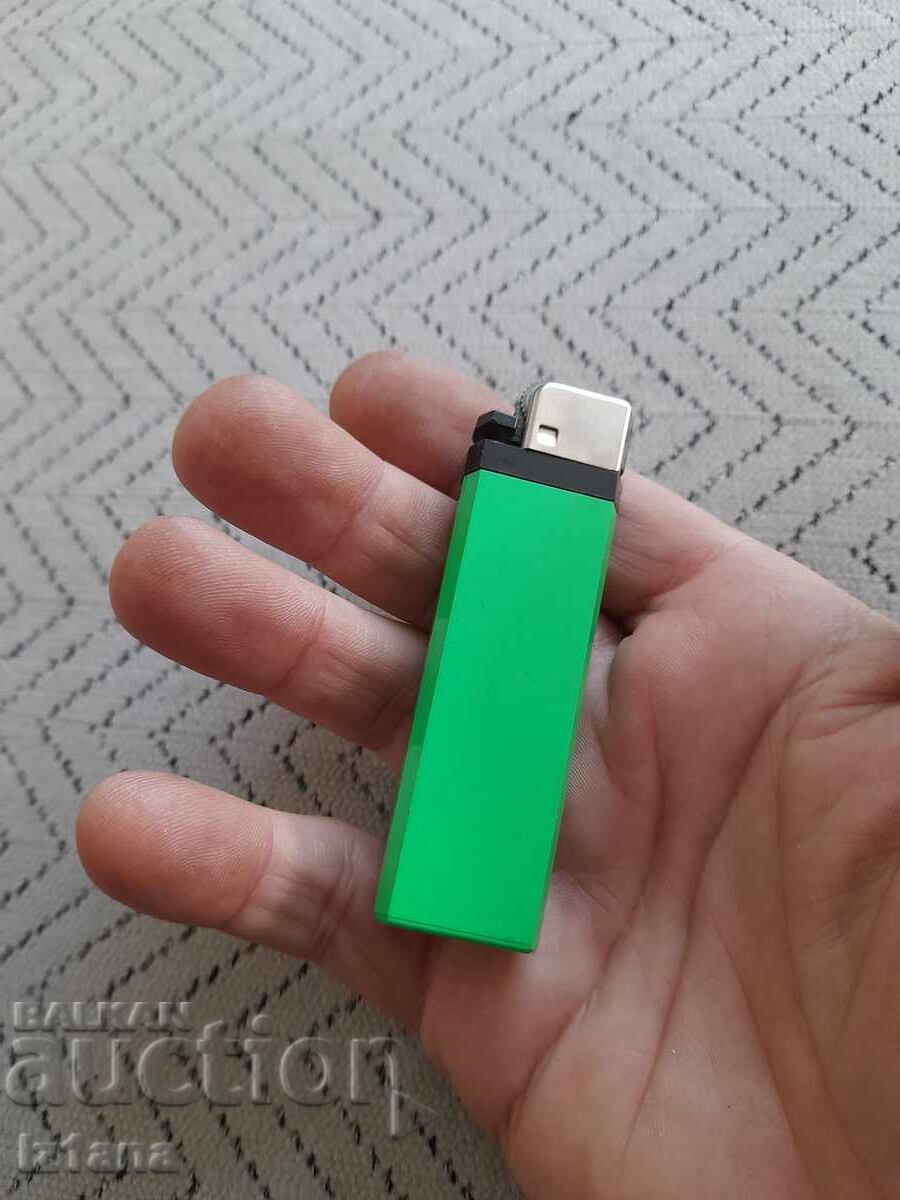 Licitație O brichetă veche