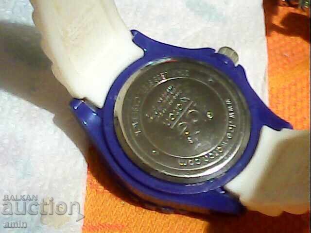 Auction  4 new watches, they work, no battery needed