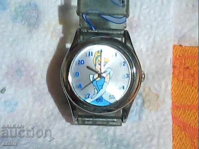 Delivery of 4 new watches, they work, no battery needed