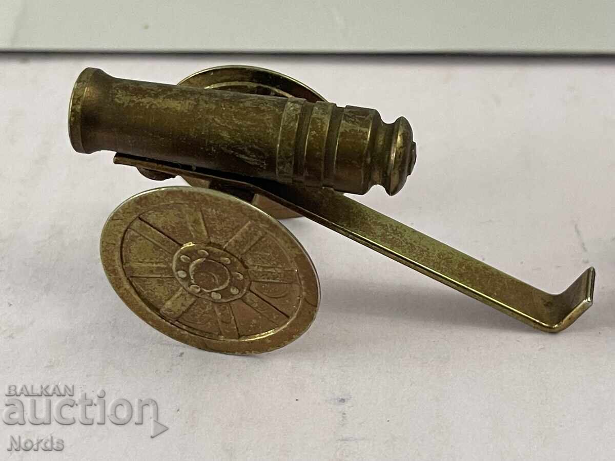 Livrarea Tunuri din alamă Livrarea Tunuri din alamă