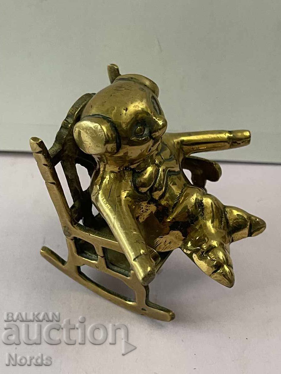 Παράδοση Ορειχάλκινο ειδώλιο